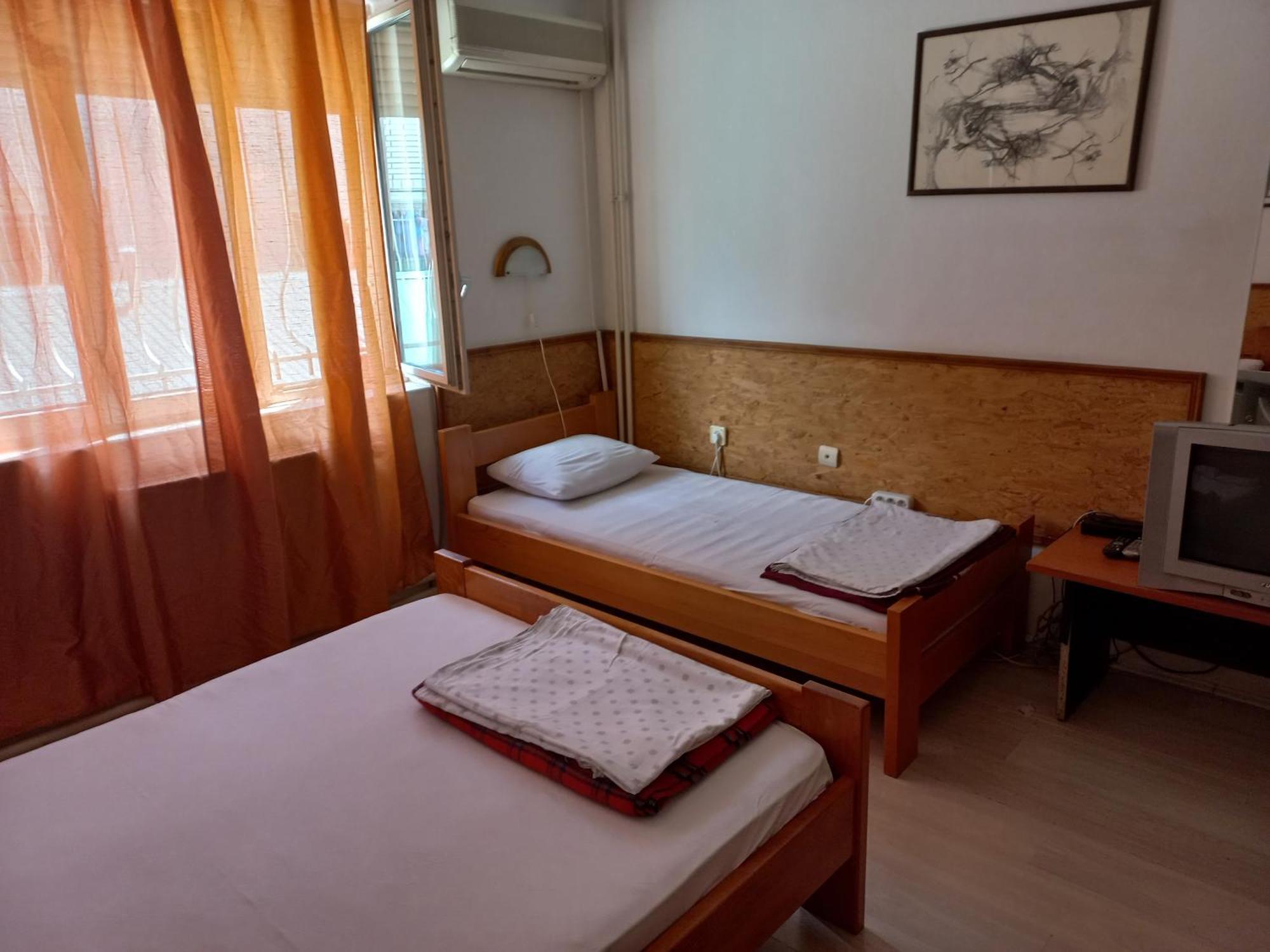 Hotel Duga Нови Сад Екстериор снимка