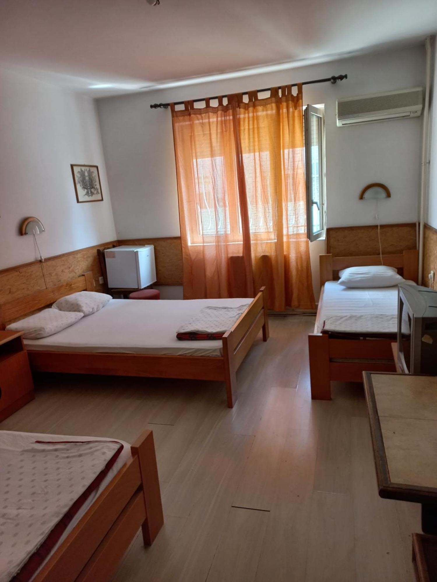 Hotel Duga Нови Сад Екстериор снимка