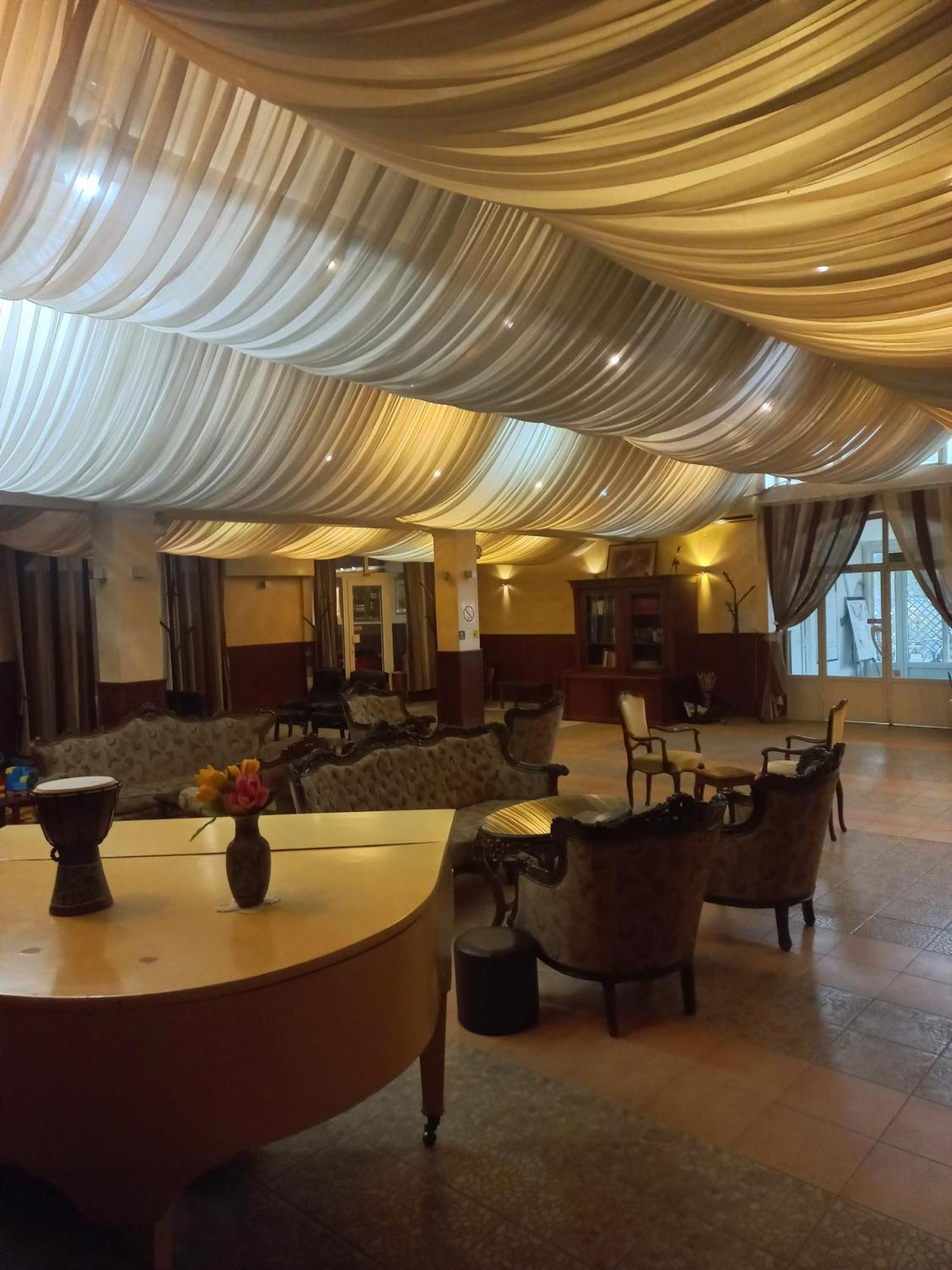 Hotel Duga Нови Сад Екстериор снимка