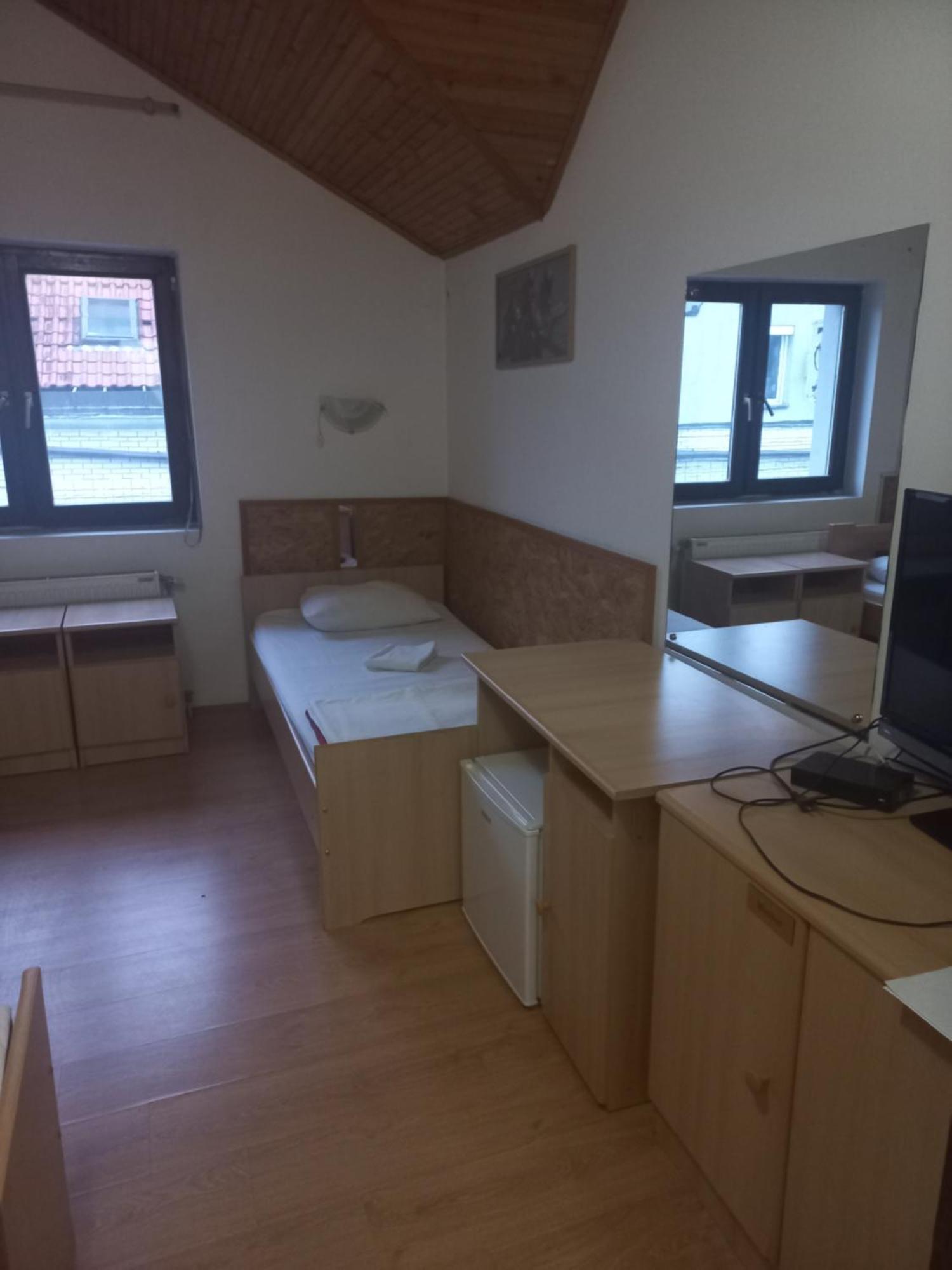 Hotel Duga Нови Сад Екстериор снимка
