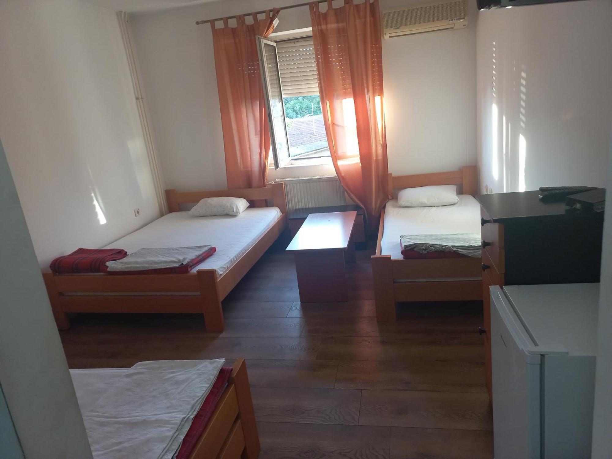 Hotel Duga Нови Сад Екстериор снимка