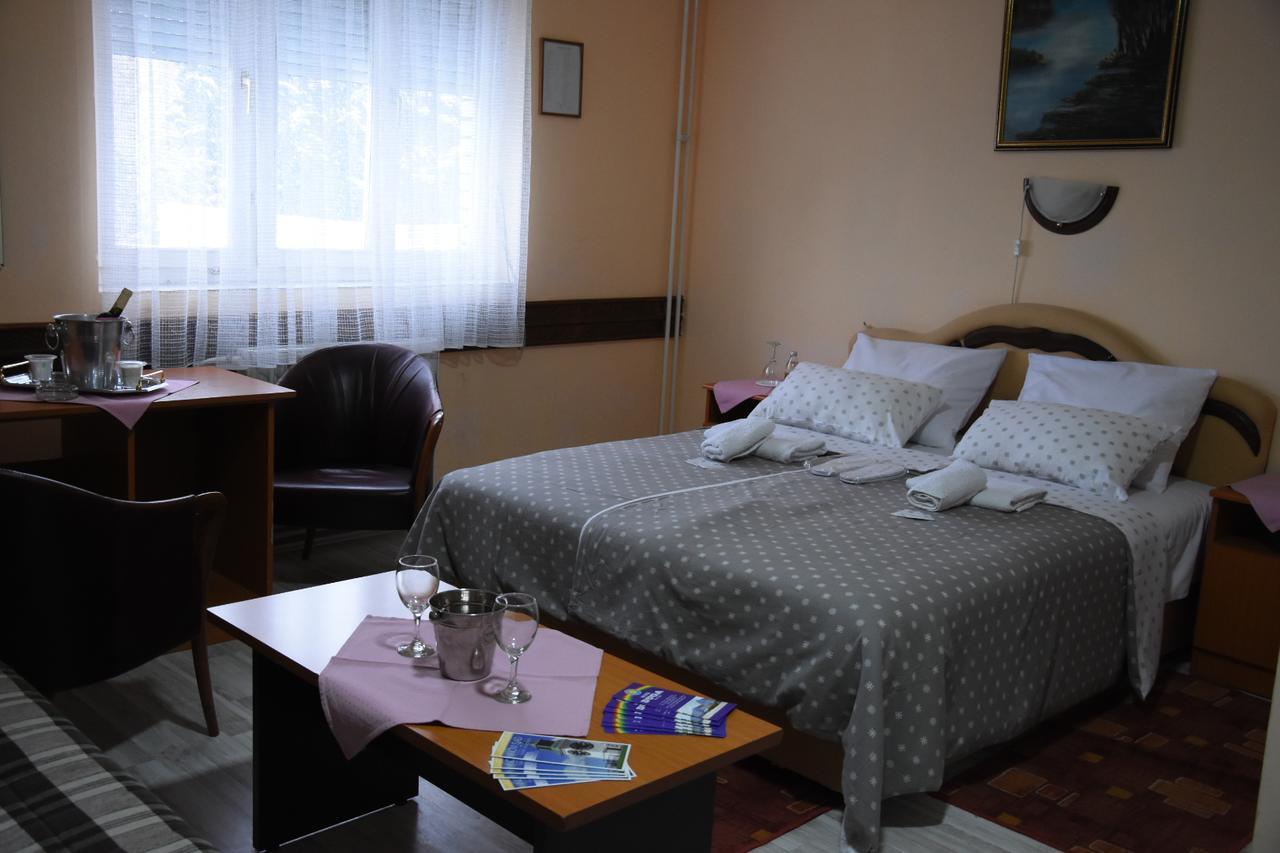Hotel Duga Нови Сад Екстериор снимка